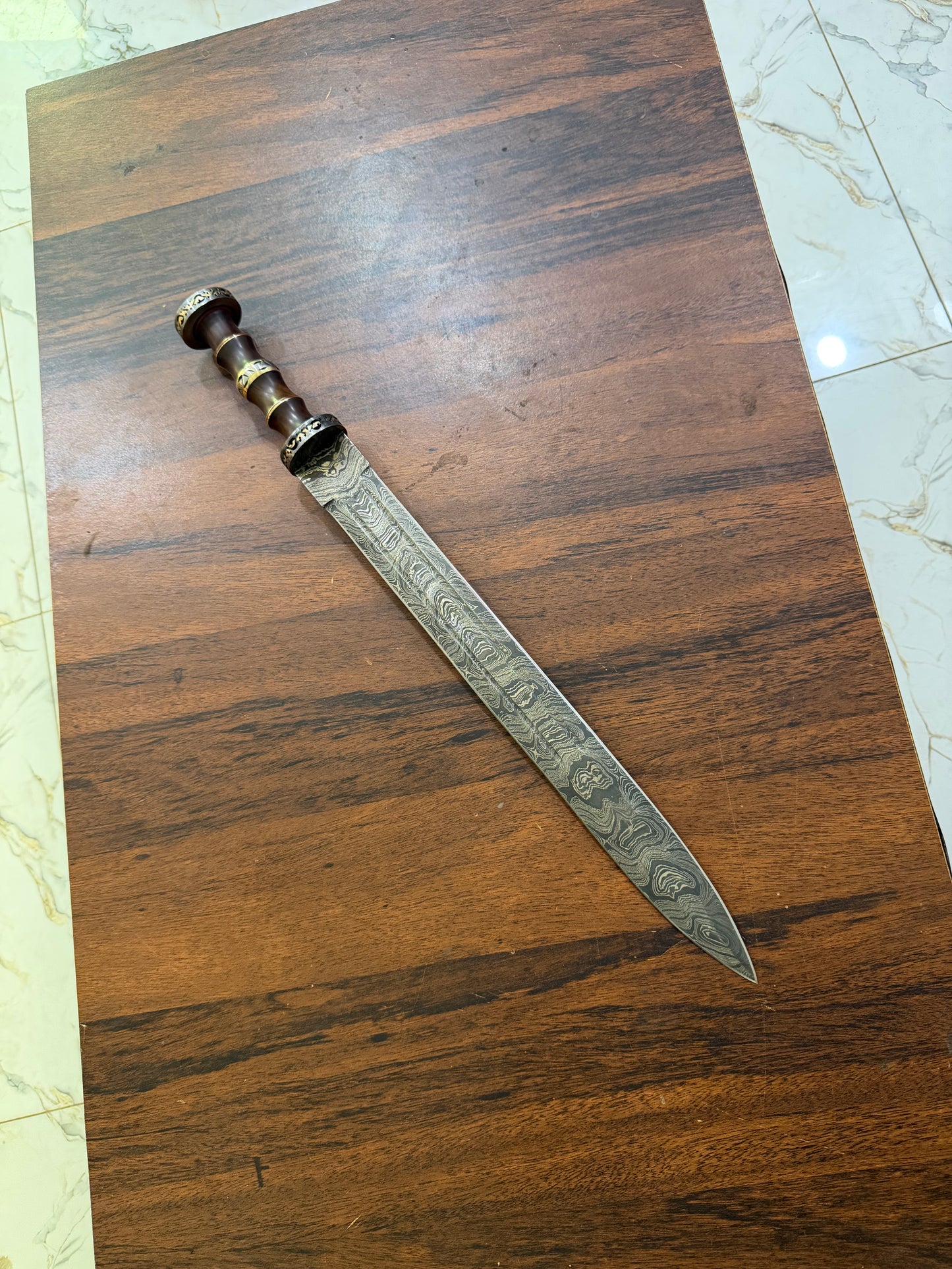 Handmade Damascus Steel Gladius Sword – Medieval Style Blade With Leather sheath